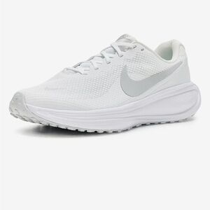 Women’s Nike Revolution 8
